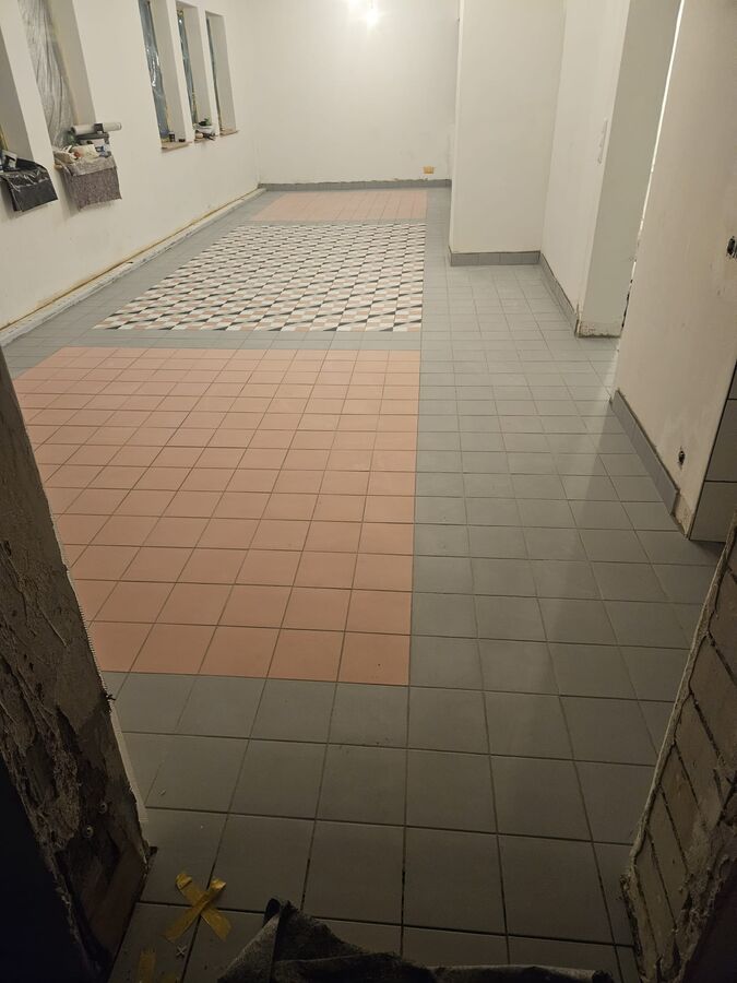 Verlegter Fliesenboden