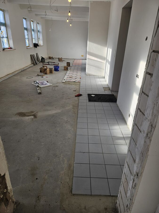 Fliesenverlegung in Arbeit